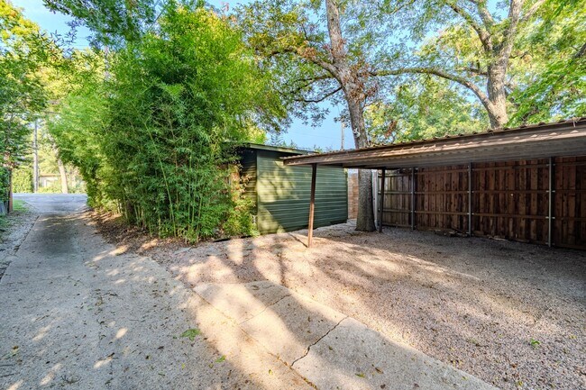 Building Photo - 8571 Eustis Ave