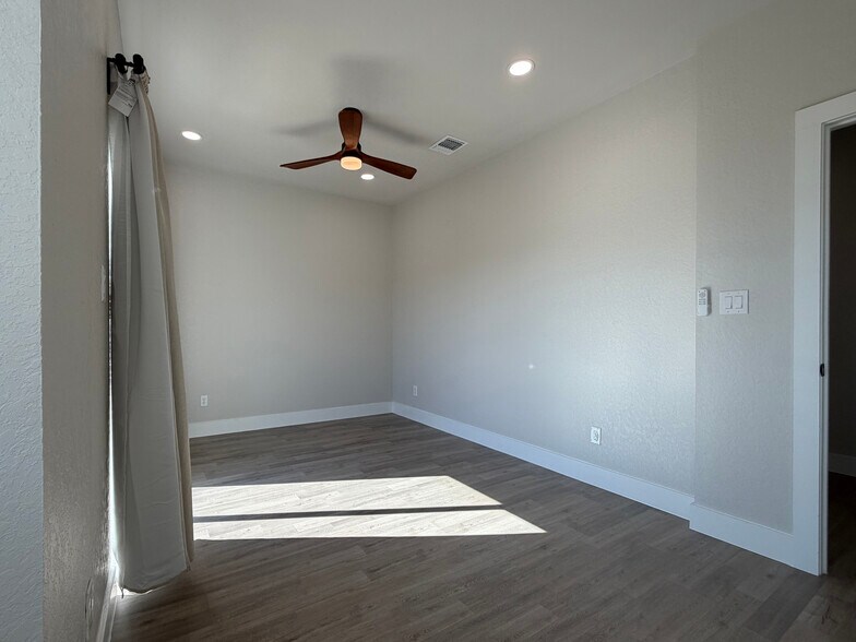 Building Photo - 343 Porter St