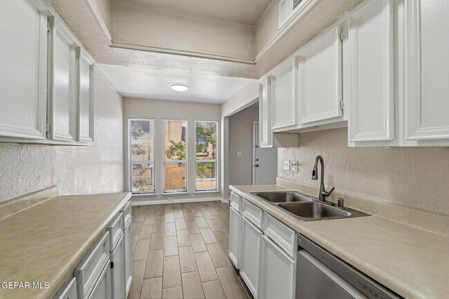 Building Photo - 10604 Springwood Dr
