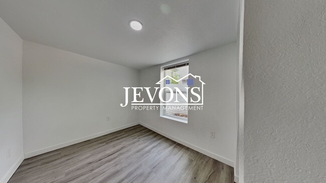 Building Photo - 630 N Skyline Dr