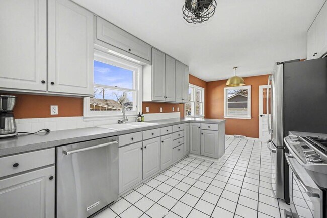 Building Photo - 1846 12th Ave