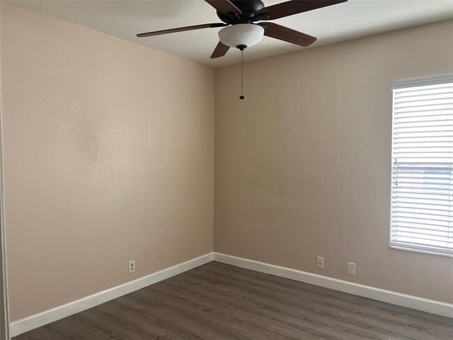 Building Photo - 2031 Searay Shore Dr