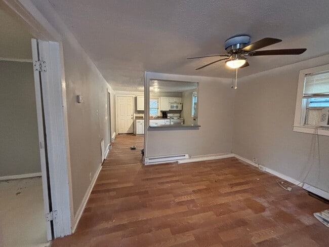 Building Photo - COMING SOON! 2 Bed House! Making it ready for you!