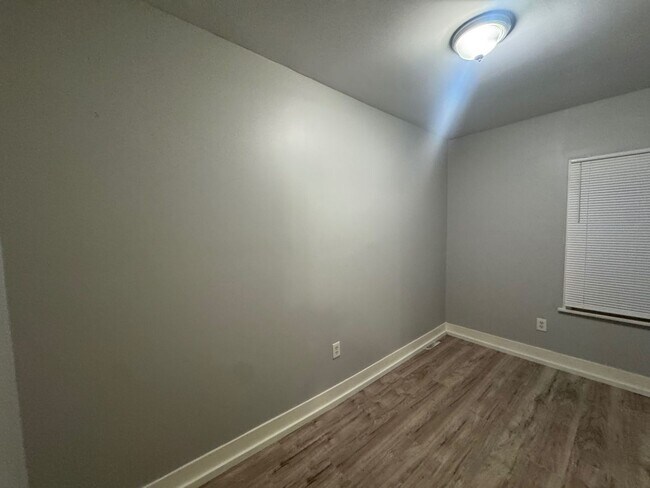 Building Photo - 7602 Wentworth Ave