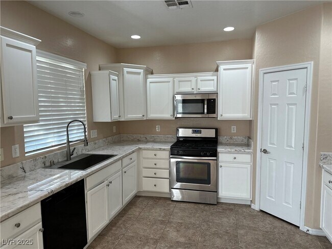 Building Photo - 6842 Feral Dove St