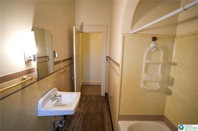 Building Photo - 242 Delaware Ave