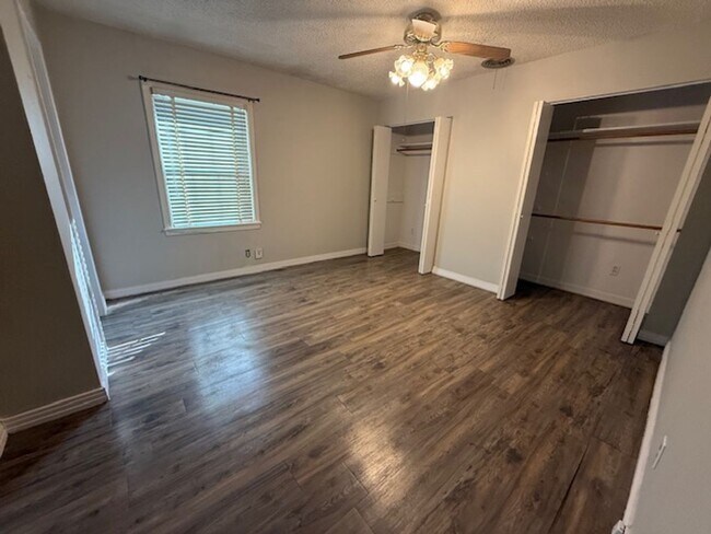 Building Photo - 2125 Cedar Crest Dr