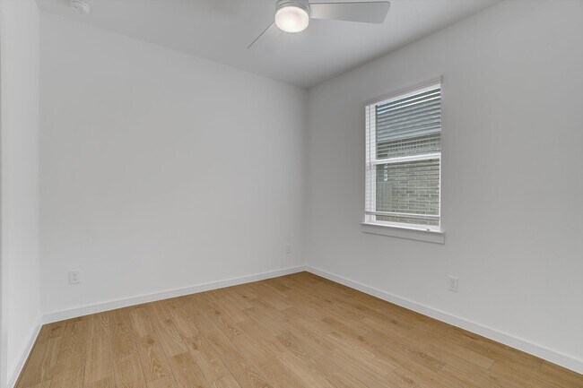 Building Photo - 8438 Bay Rdg Cir