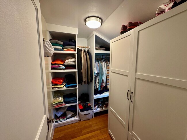 Building Photo - $3,900 - 3BD/2BA Single Family Home - Falmouth w/ Heated 2-Car Garage, W/D & Large Backyard! Avai...