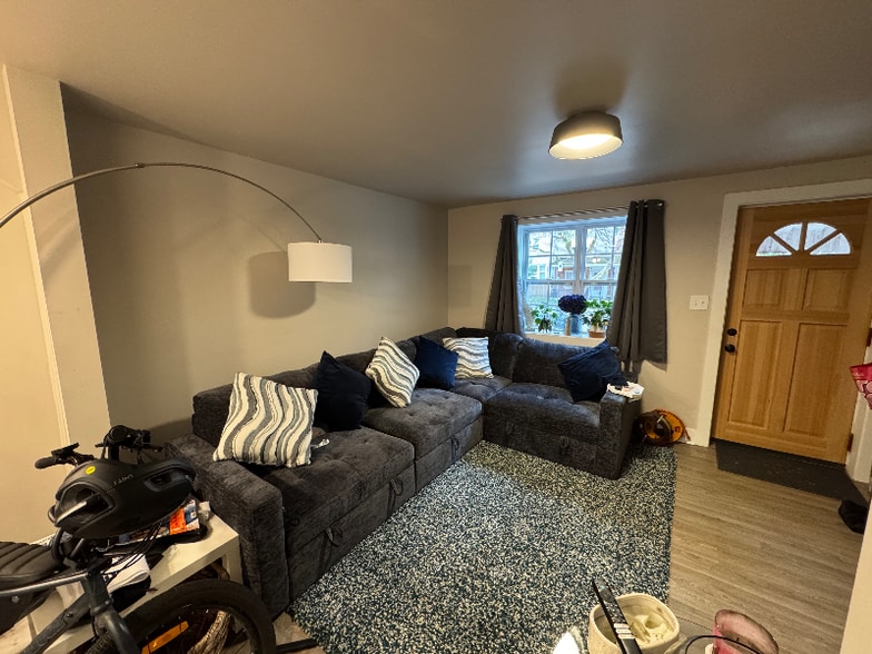 Building Photo - 915 Union St