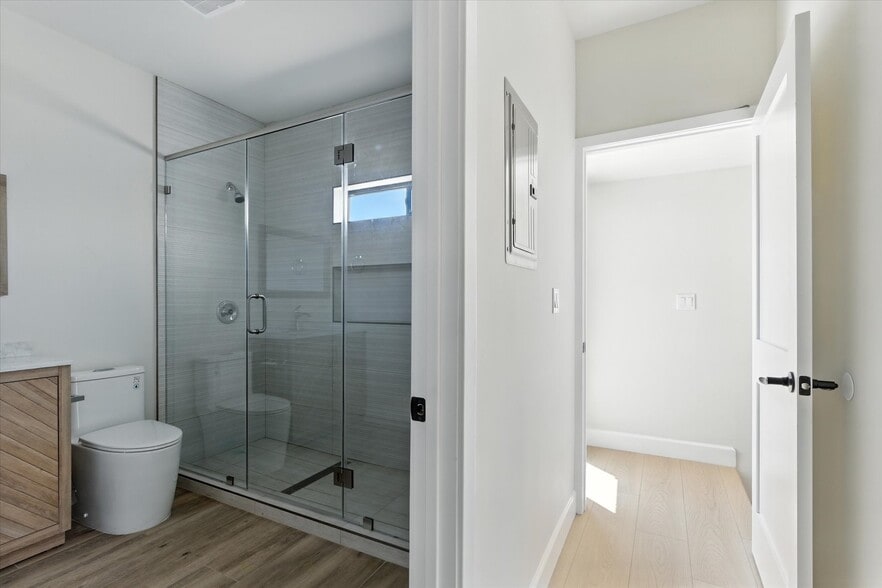 Building Photo - 1172 N Wilton Pl