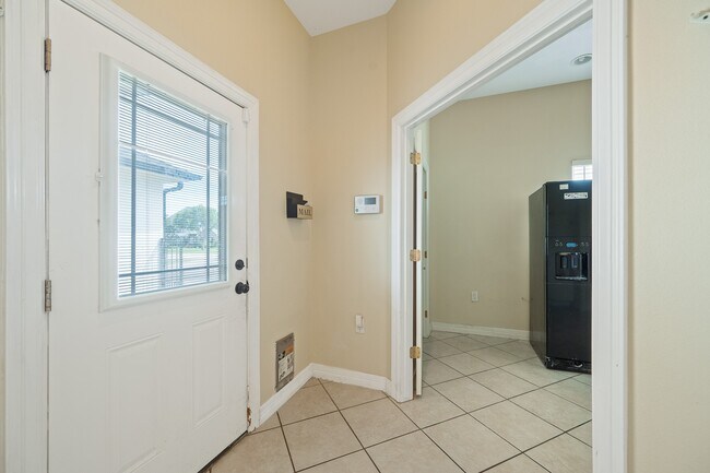 Building Photo - 13819 Lakeview Meadow Dr
