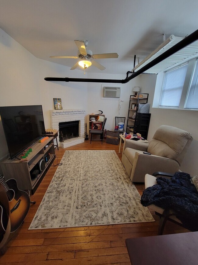 Building Photo - 519 W Deming Pl