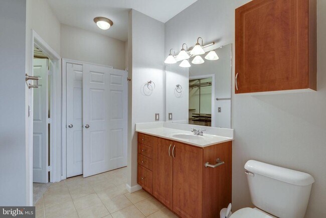 Building Photo - 12958 Centre Park Cir