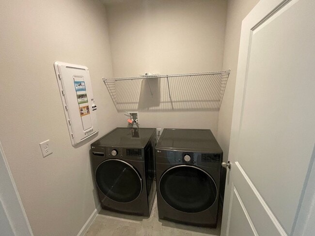 Building Photo - Beautiful 4 Bedroom 2 Bathroom home in Eagle Crest community