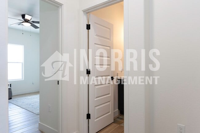 Building Photo - Beautiful Upgraded Home with Furnishings i...