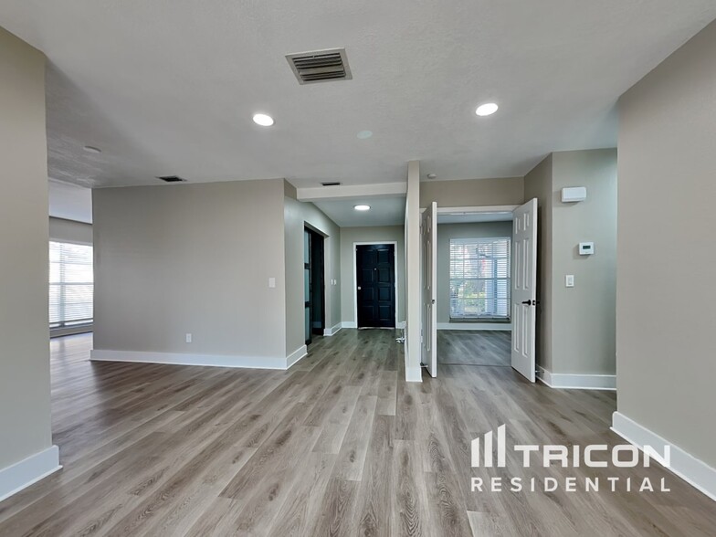 Building Photo - 6825 Mitchell Cir
