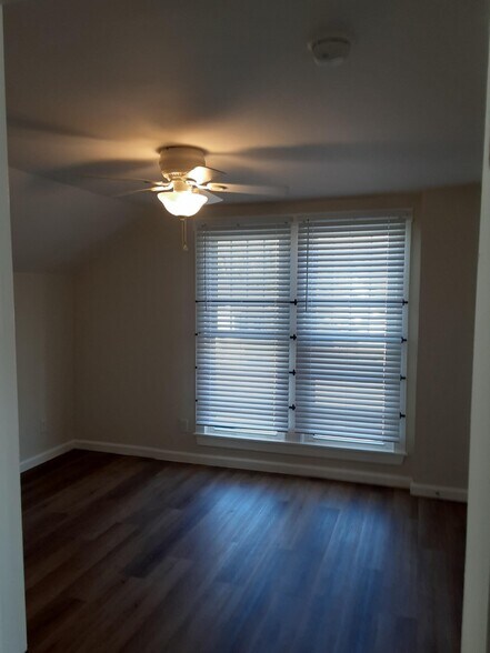 Building Photo - 435 N Cypress St