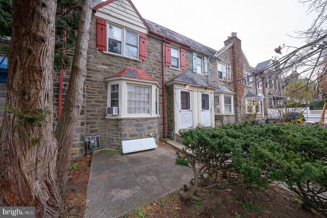 Building Photo - 232 Stoneway Ln