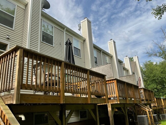 Building Photo - Luxury Townhouse at Camden Pines