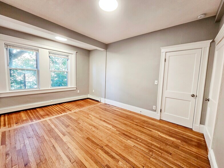 Building Photo - 141 Sutherland Rd