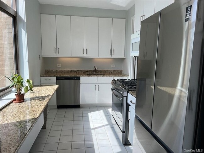 Building Photo - 35 N Chatsworth Ave