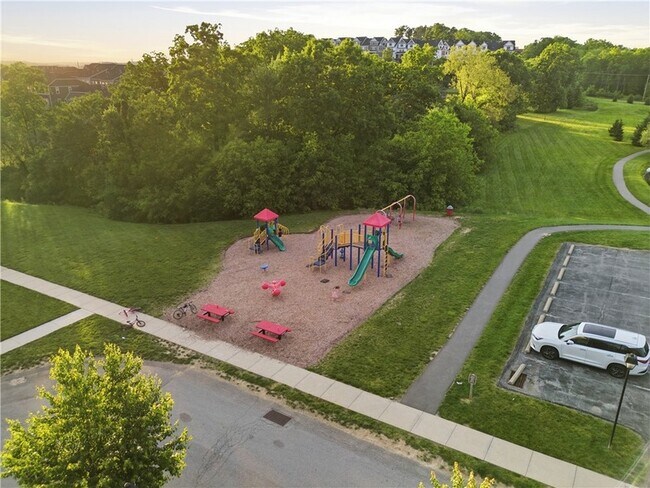 Building Photo - 335 Osona Ln
