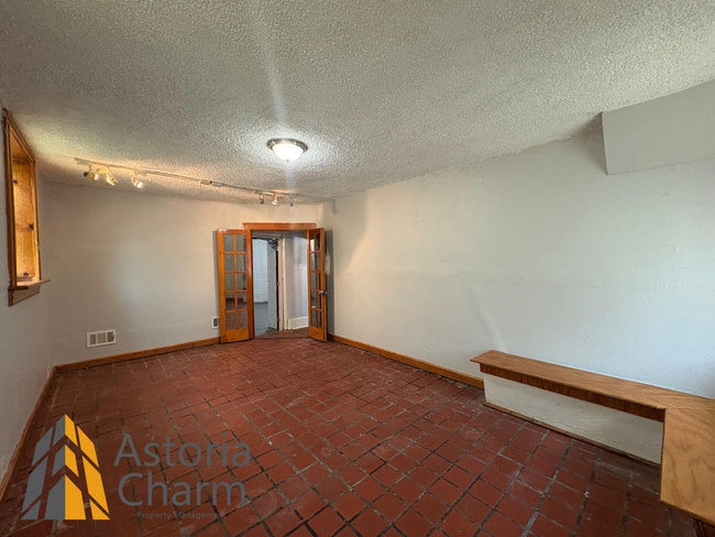Building Photo - 3-Bedroom Home with Fireplace, Fenced Yard...