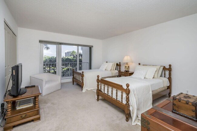 Building Photo - 4301 N Ocean Blvd