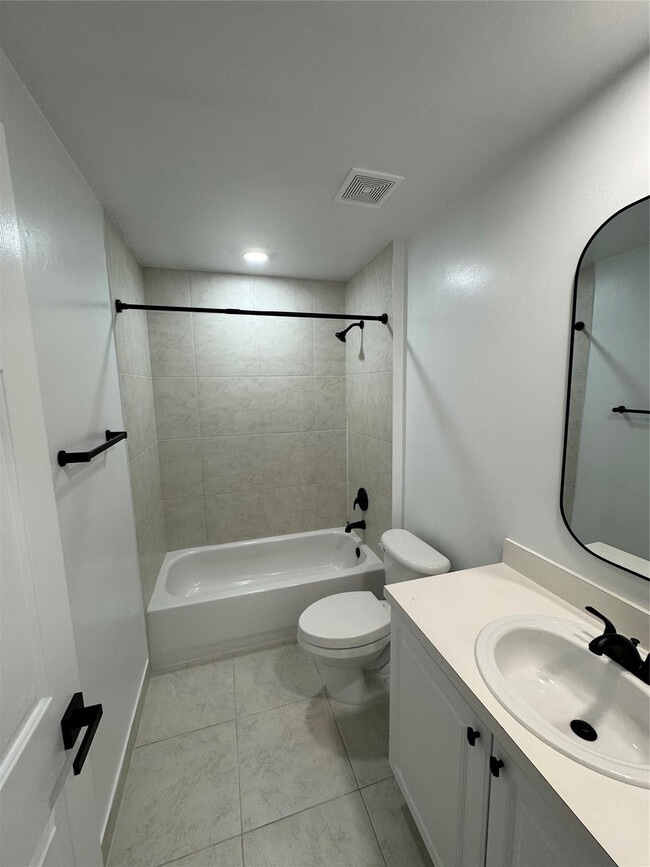 Building Photo - 3102 Coral Ridge Dr