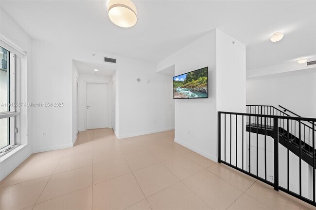 Building Photo - 300 S Biscayne Blvd