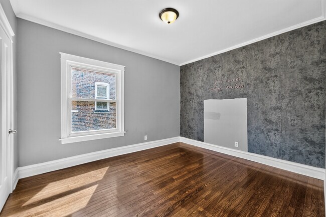 Building Photo - 7440 S Paxton Ave