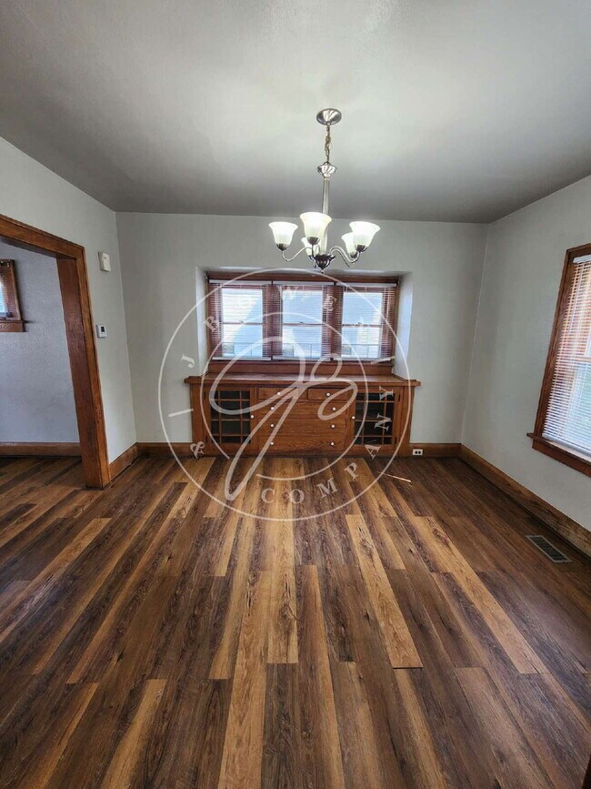 Building Photo - 3 bed 1 bath in West Toledo!- Many updates...