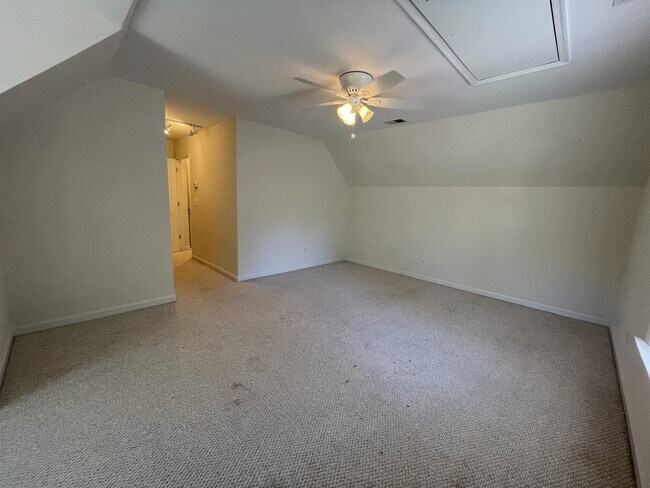 Building Photo - 10197 Madison Dr