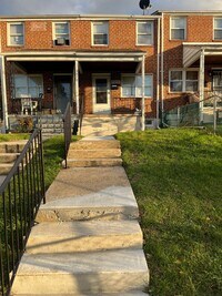 Building Photo - ** 2 BEDROOM TOWNHOME COMING SOON**