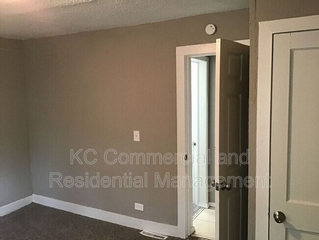 Building Photo - 107 Clinton Pl