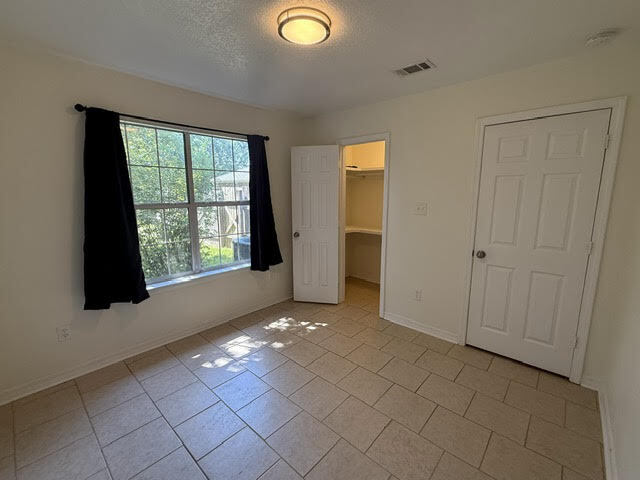Building Photo - 10713 Plummer Cir