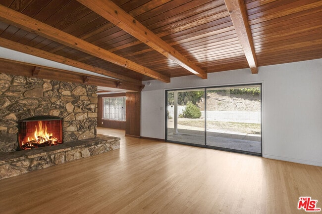 Building Photo - 2332 Hillhurst Ave