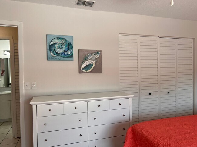 Building Photo - 2bd/2ba Townhome