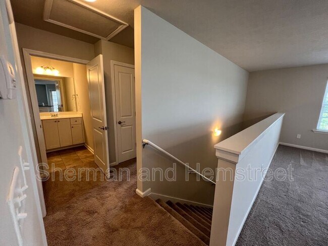Building Photo - 746 Tarvin Cir