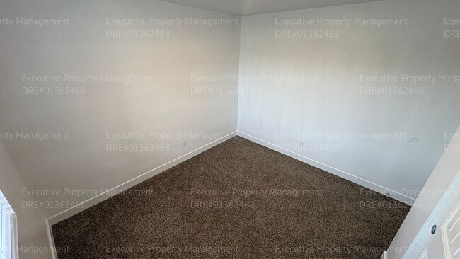 Building Photo - 5 bedroom, 2 bathroom, 3 car garage located near Taft Hwy/ Chevalier Rd