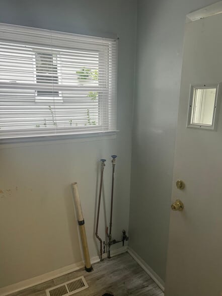 Building Photo - 4420 E 154th St