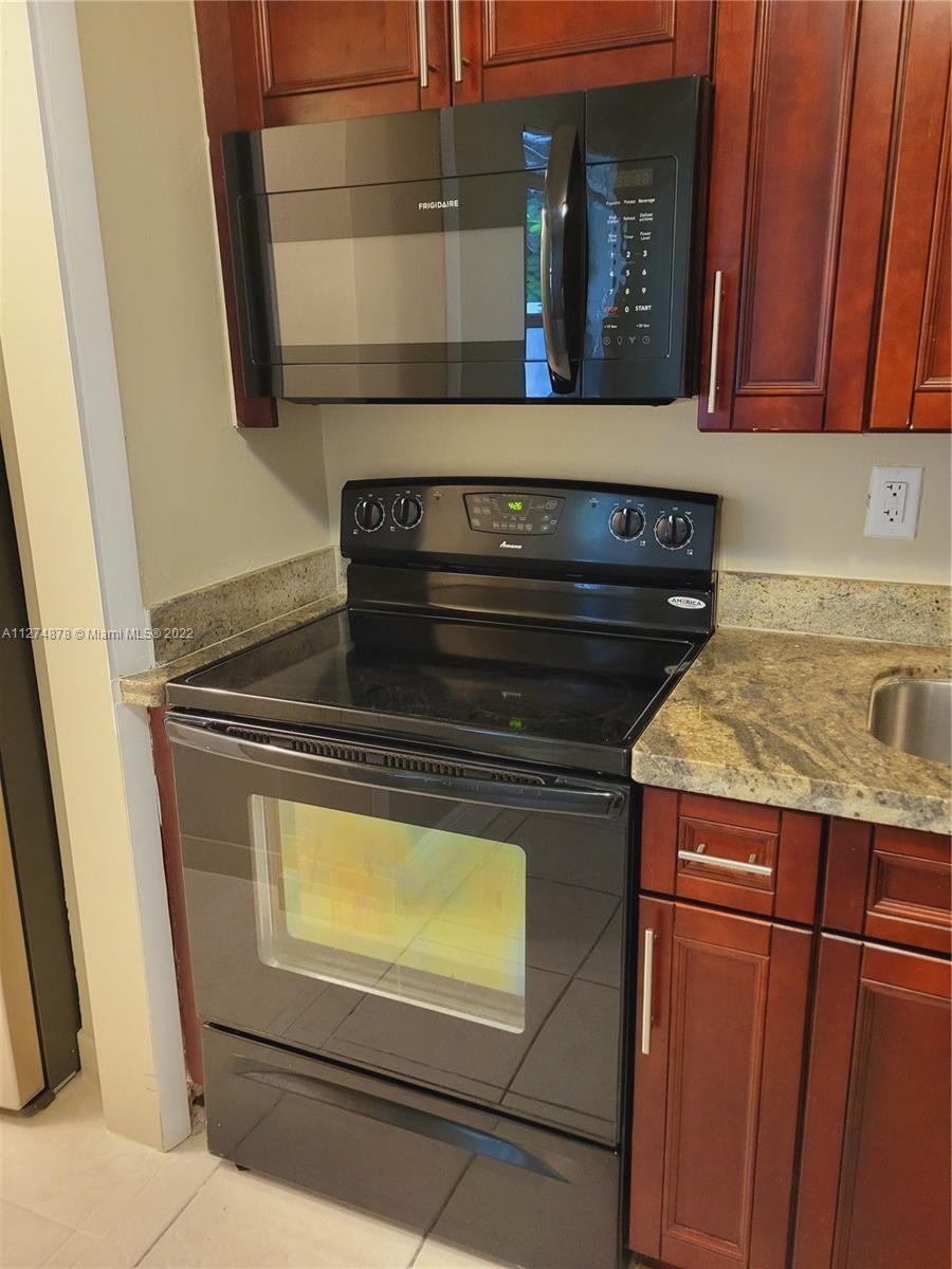 Building Photo - 2504 NW 9th Ln