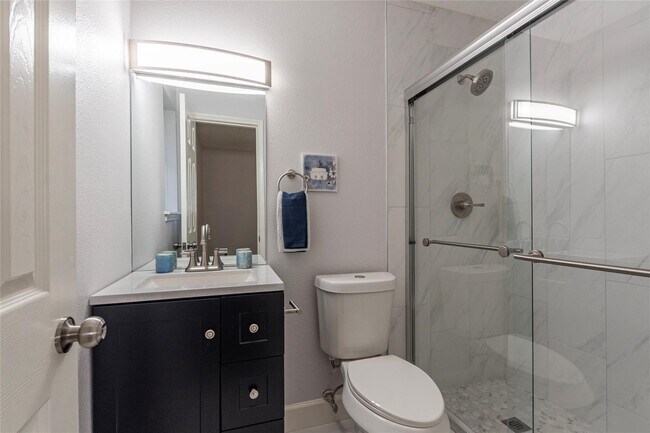 Building Photo - 2112 Sierra Dr