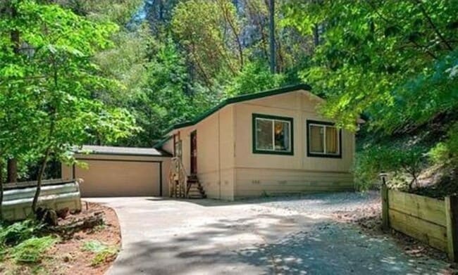 Primary Photo - 16516cobbblvd.is4lease.com