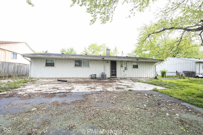 Building Photo - 5925 Sunwood Dr