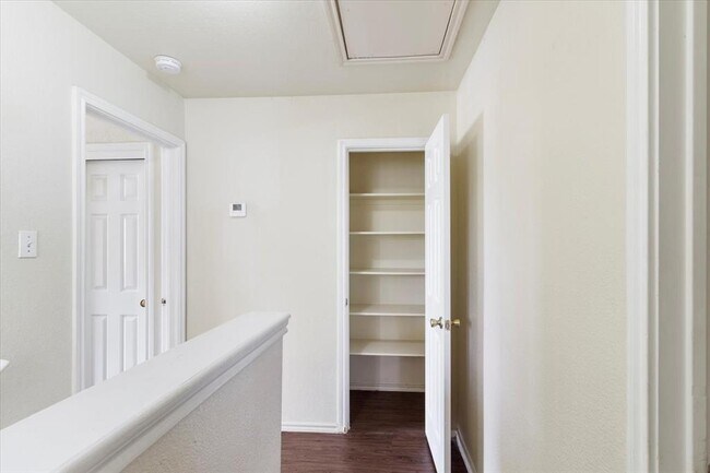 Building Photo - 887 Sagewood Trail