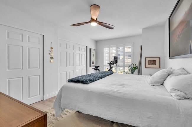 Building Photo - Luxe 1 BR Adam's Point Condo Available Now