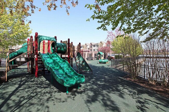 Building Photo - 360 Oswego Ct