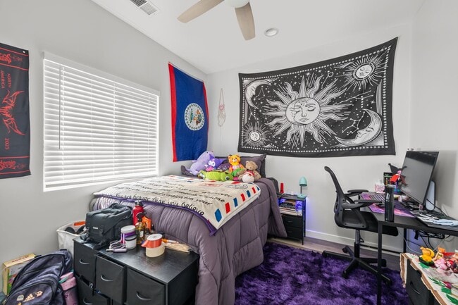 Building Photo - Spacious turfed yard!